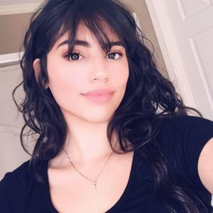 Meet your Posher, Casandra